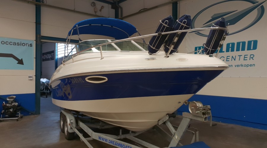 Sea Ray 215 Express Cruiser