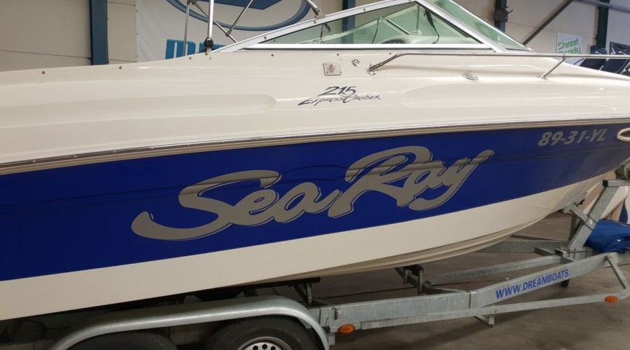 Sea Ray 215 Express Cruiser