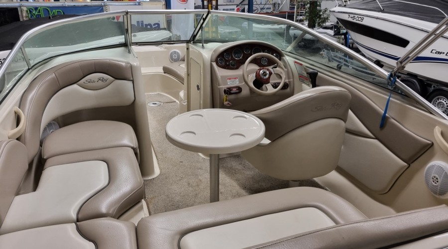 Prachtige Sea Ray 200 Sundeck op LPG en benzine