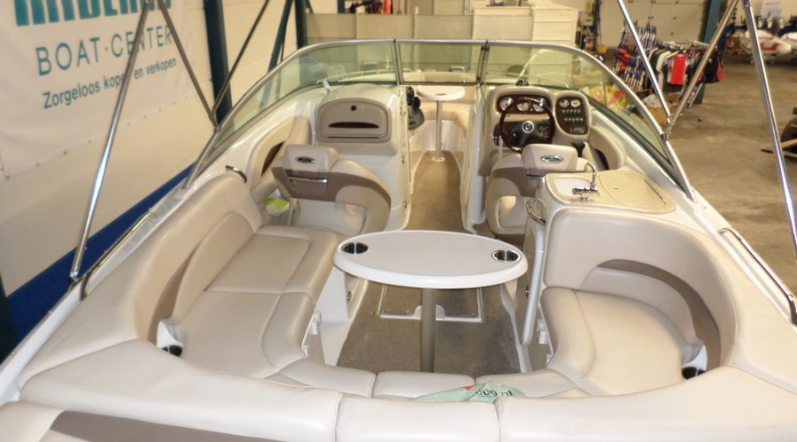 Chaparral 256 SSi bowrider